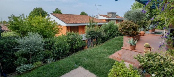 4 غرف نوم فيلا في Castiglione delle Stiviere, Italy رقم 342009 22