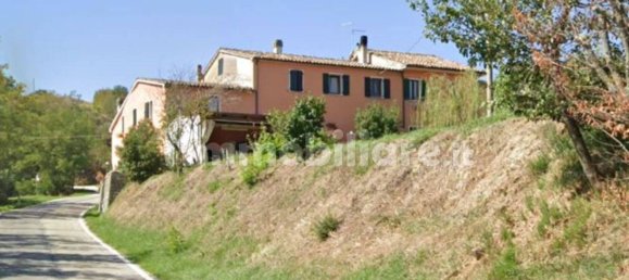 2 bedrooms Apartment in Urbino, Italy No. 265401 2