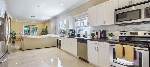 3 Schlafzimmer Villa in Miami, USA, Nr. 615423 12