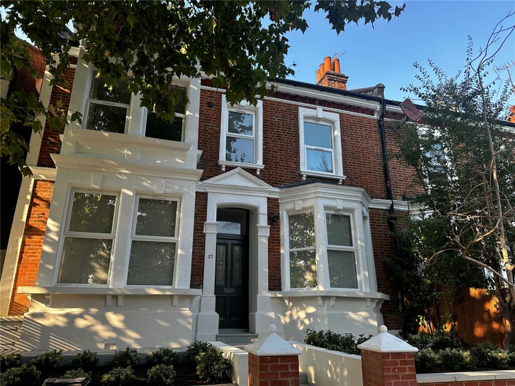 4 bedrooms House in London, United Kingdom No. 5354