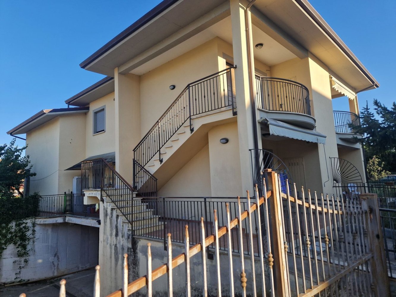 3 rooms Apartment in Perugia, Italy No. 296645