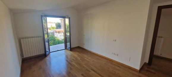 3 rooms Apartment in Perugia, Italy No. 296645 3