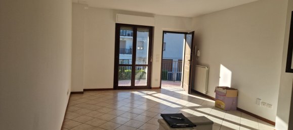 3 rooms Apartment in Perugia, Italy No. 296645 4