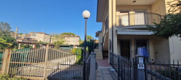 3 rooms Apartment in Perugia, Italy No. 296645 2