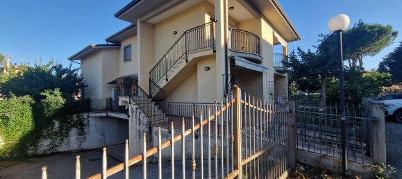 3 rooms Apartment in Perugia, Italy No. 296645 24