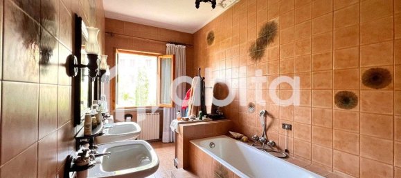 Villa T5 em Loro Ciuffenna, Italy N.º 356248 26