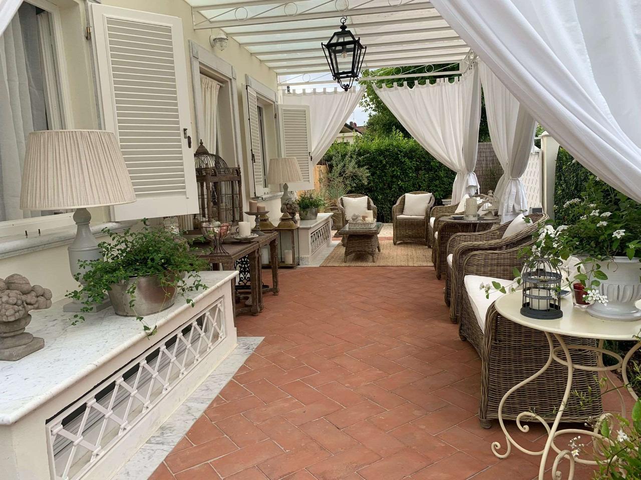 8 rooms Villa in Pietrasanta, Italy No. 2076