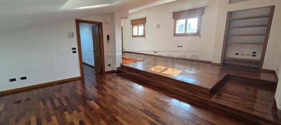 5 bedrooms House in Torri di Quartesolo, Italy No. 332512 26
