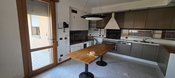 5 bedrooms House in Torri di Quartesolo, Italy No. 332512 7