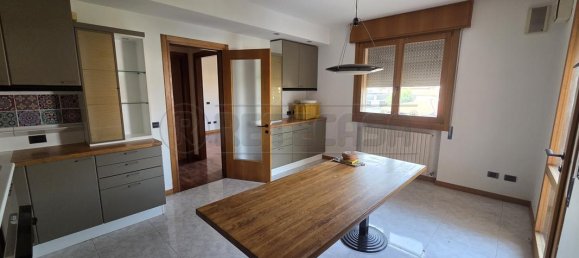 5 bedrooms House in Torri di Quartesolo, Italy No. 332512 8