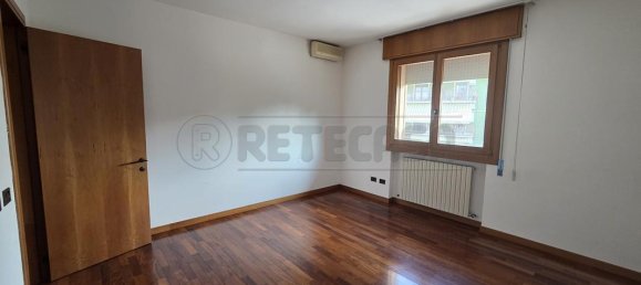 5 bedrooms House in Torri di Quartesolo, Italy No. 332512 19