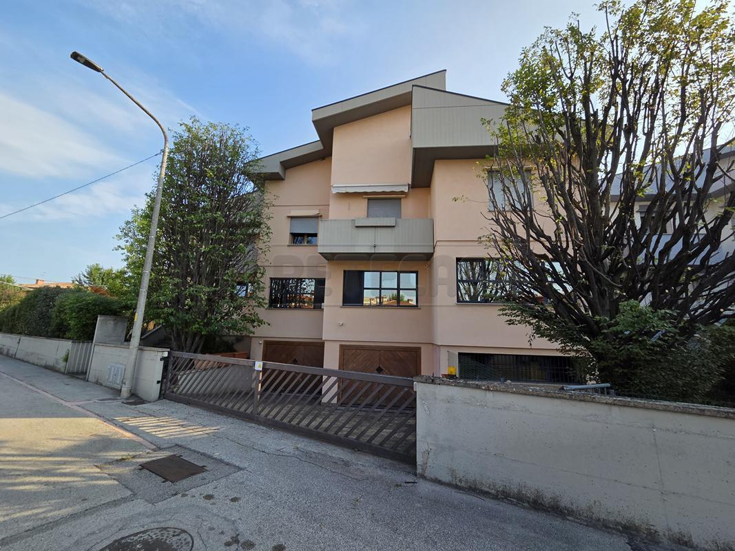 5 bedrooms House in Torri di Quartesolo, Italy No. 332512