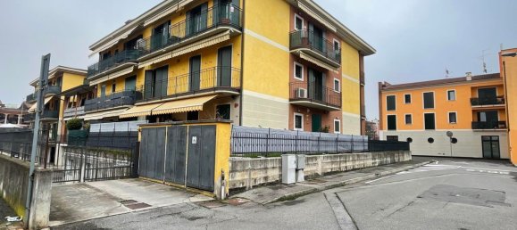 6 rooms Apartment in Travagliato, Italy No. 4388 3
