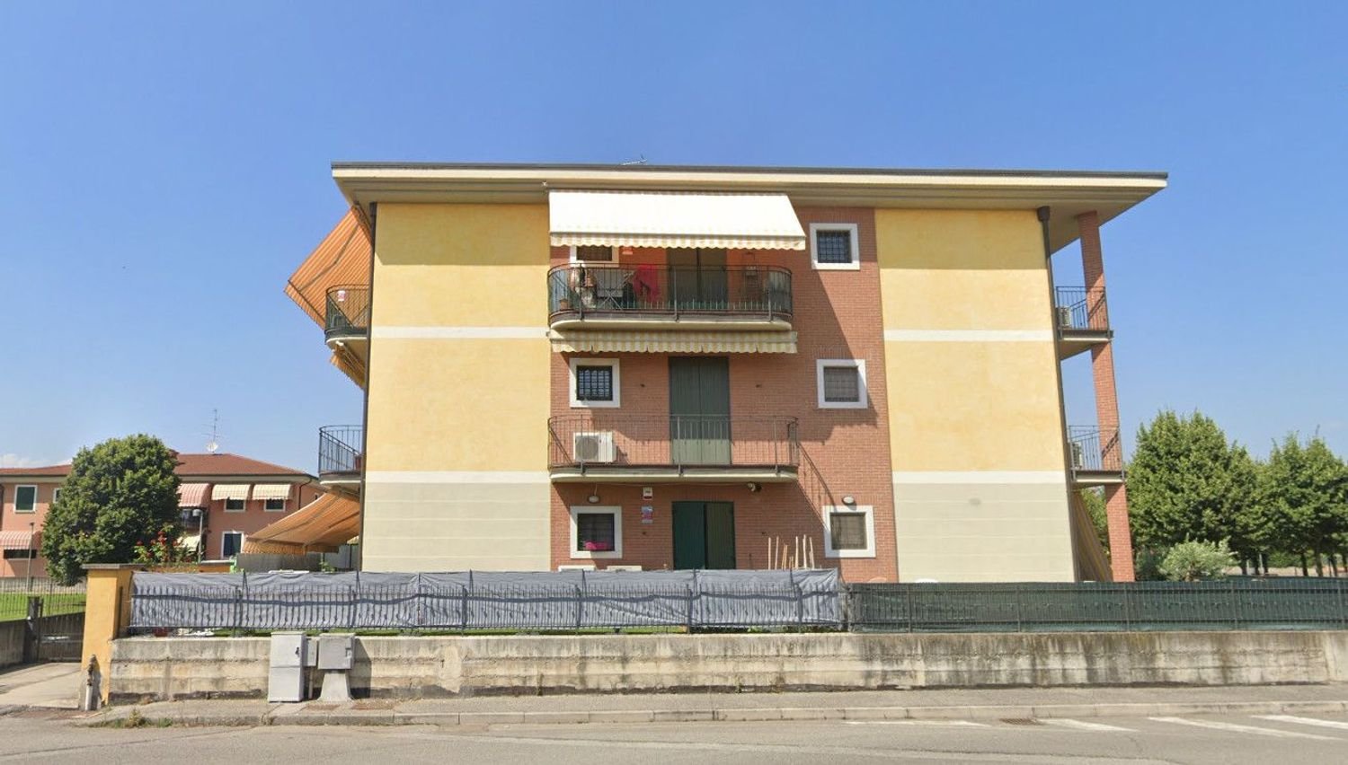 6 rooms Apartment in Travagliato, Italy No. 4388