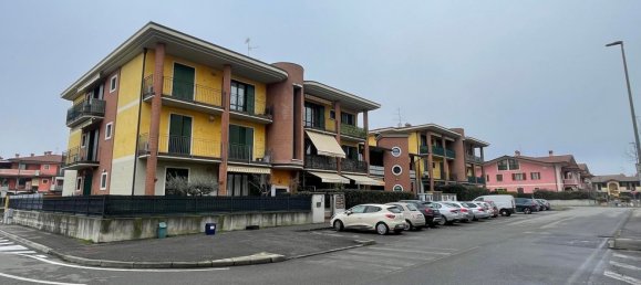 6 rooms Apartment in Travagliato, Italy No. 4388 2