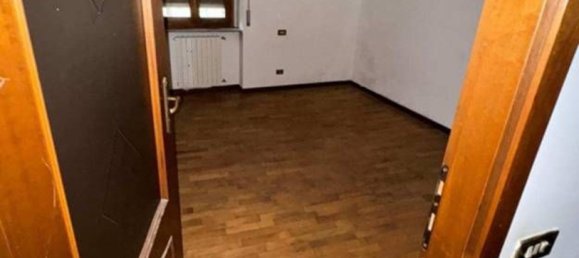 3 rooms Apartment in Guanzate, Italy No. 274355 9