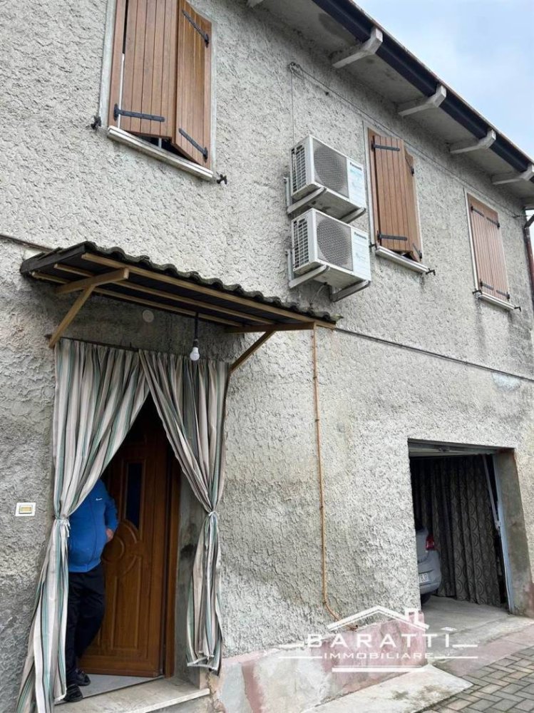 5 rooms House in Luzzara, Italy No. 157669