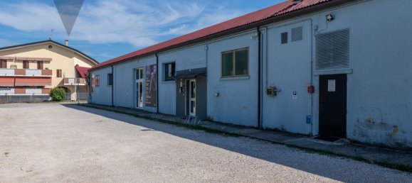 350m² Warehouse in Legnaro, Italy No. 293276 2