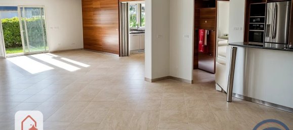 6 bedrooms House in Saint-Cyr-sur-Loire, France No. 224778 3