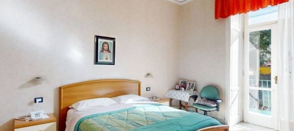 2 rooms Apartment in Naples, Italy No. 22875 4