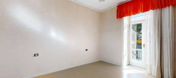 2 rooms Apartment in Naples, Italy No. 22875 10