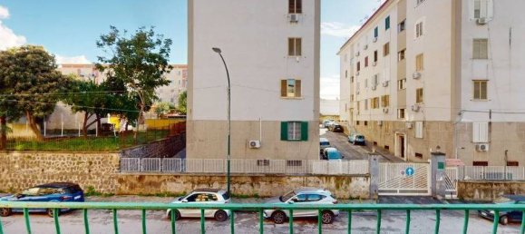2 rooms Apartment in Naples, Italy No. 22875 2
