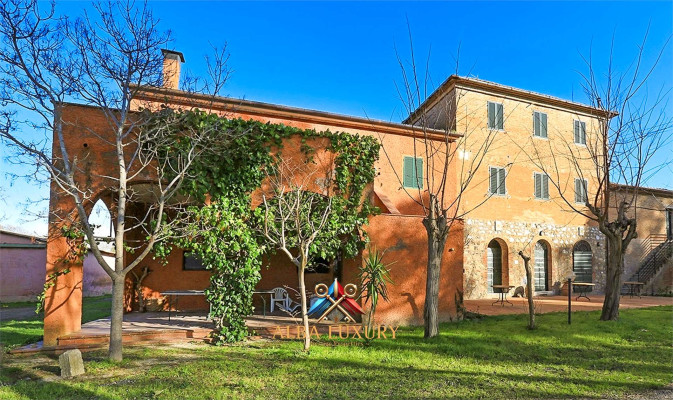 18 rooms House in Grosseto, Italy No. 103337