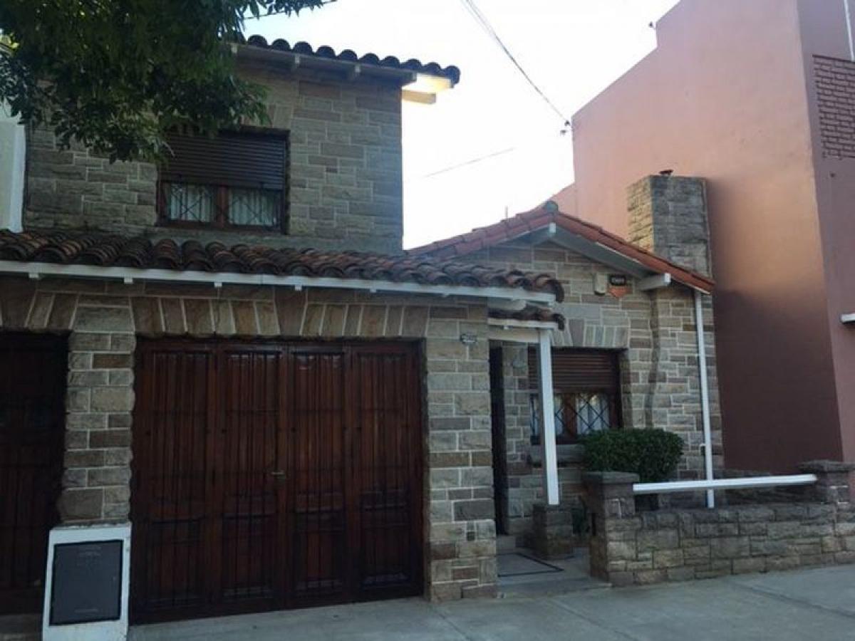 3 bedrooms House in Mar del Plata, Argentina No. 98657