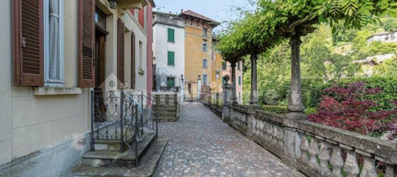 4 bedrooms Apartment in Schignano, Italy No. 158979 2