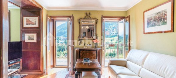 4 bedrooms Apartment in Schignano, Italy No. 158979 9