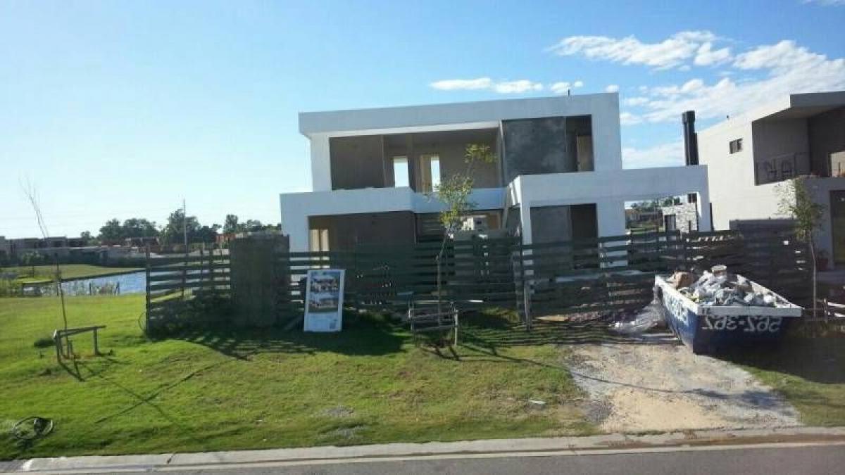 4 bedrooms House in Tigre, Argentina No. 5556