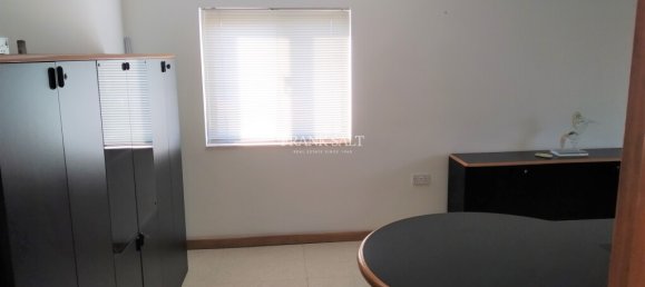 100m² Office in Ta' Xbiex, Malta No. 12340 2