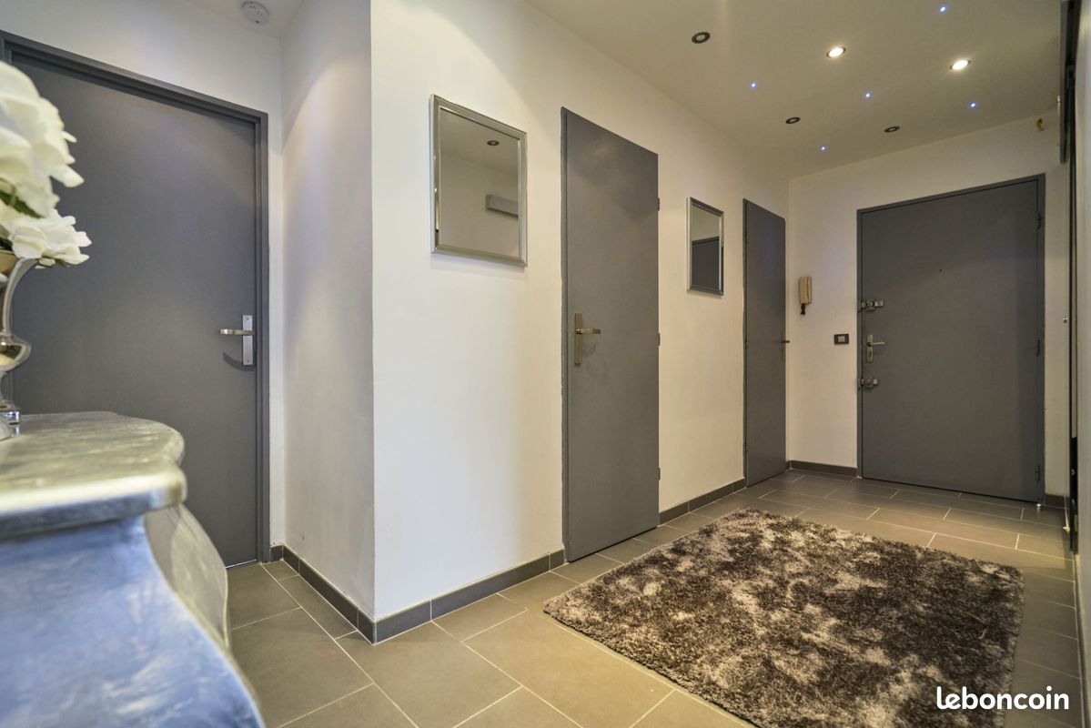 2 bedrooms Apartment in Lille, France No. 100430