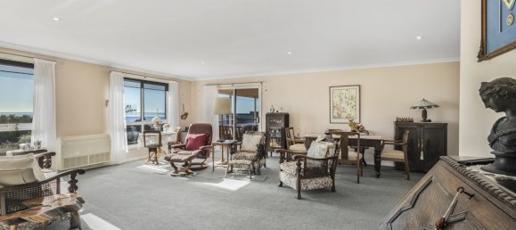 3 bedrooms House in Penguin, Australia No. 647 6