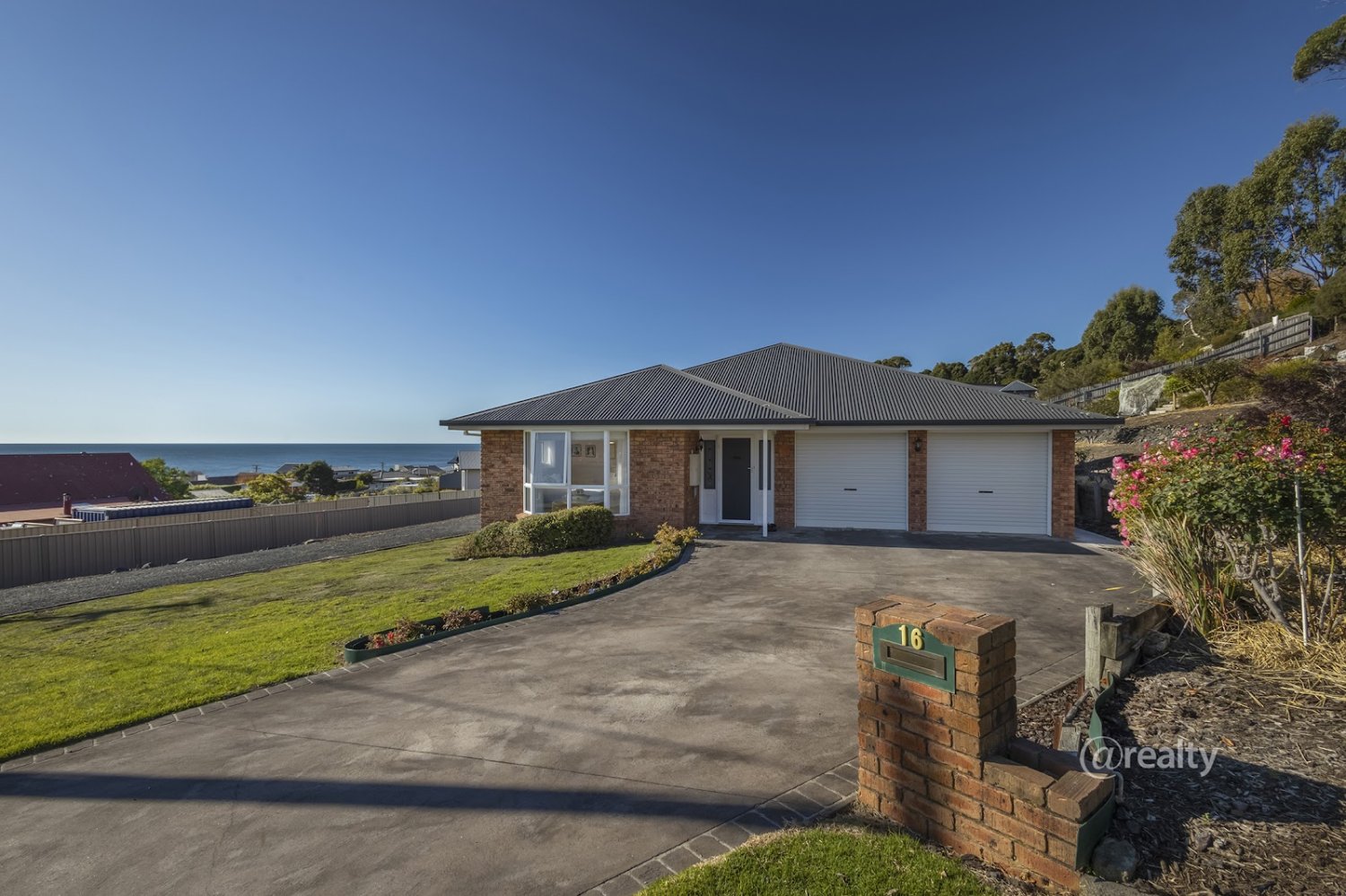 3 bedrooms House in Penguin, Australia No. 647