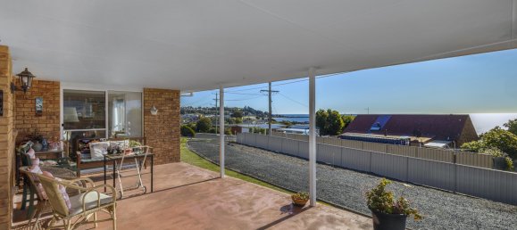 3 bedrooms House in Penguin, Australia No. 647 8