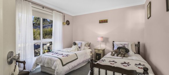 3 bedrooms House in Penguin, Australia No. 647 16