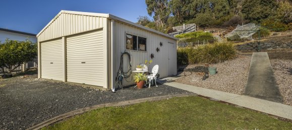 3 bedrooms House in Penguin, Australia No. 647 20