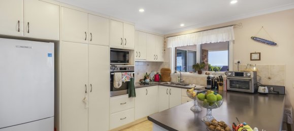 3 bedrooms House in Penguin, Australia No. 647 10