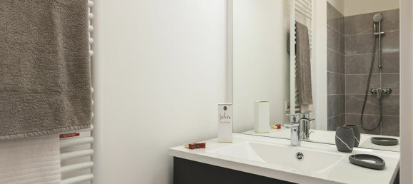 Квартира с 3 спальнями в Коломб, Франция № 174511 8