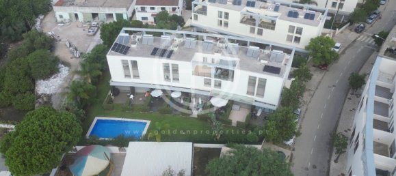 3 bedrooms Townhouse in Ferreiras, Portugal No. 100996 2