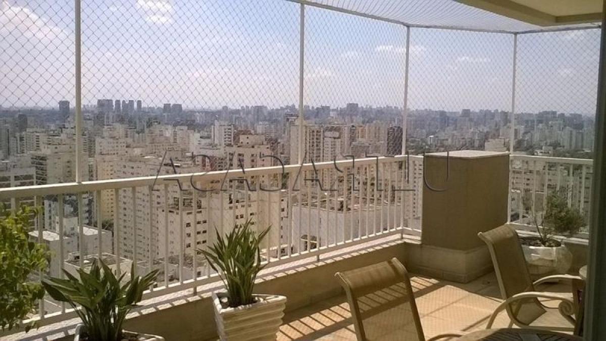 Casa de 4 dormitorios en Sao Paulo, Brazil No. 586879