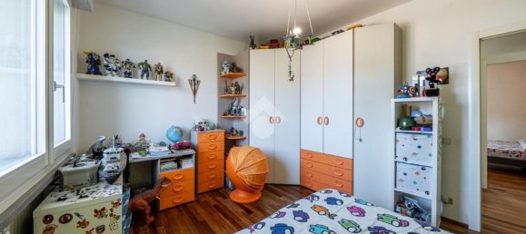 3 rooms Apartment in Bagnolo in Piano, Italy No. 161547 32