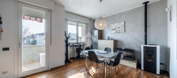 3 rooms Apartment in Bagnolo in Piano, Italy No. 161547 7