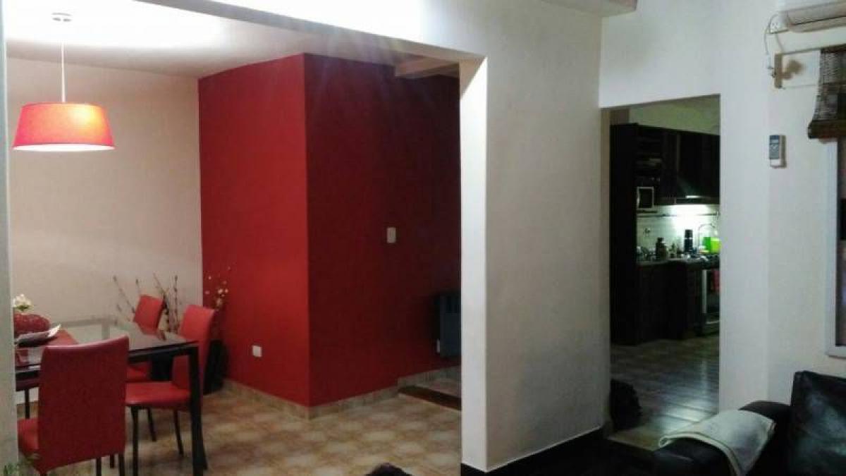 Casa T2 em Tres de Febrero, Argentina N.º 57656