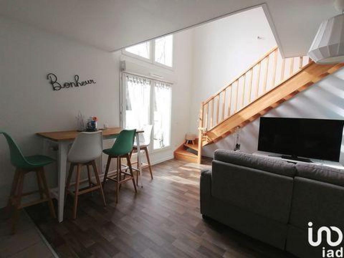 3 bedrooms Condo in Poissy, France No. 30371
