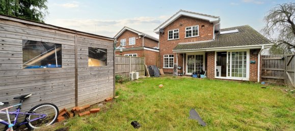 House in Egham, United Kingdom No. 2352 18