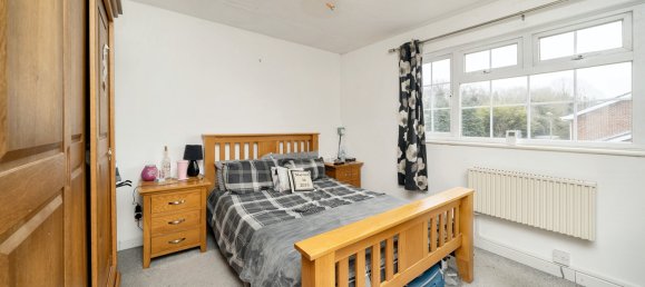 House in Egham, United Kingdom No. 2352 8