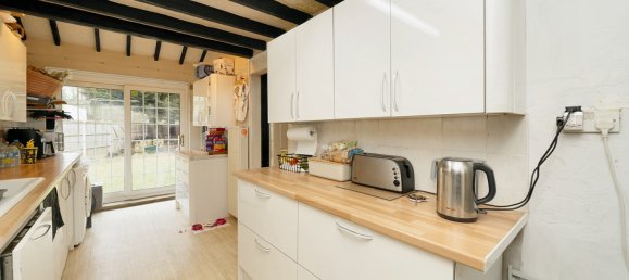 House in Egham, United Kingdom No. 2352 5