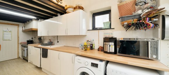 House in Egham, United Kingdom No. 2352 7